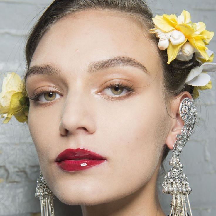 How To Pull Off High-Shine Lips